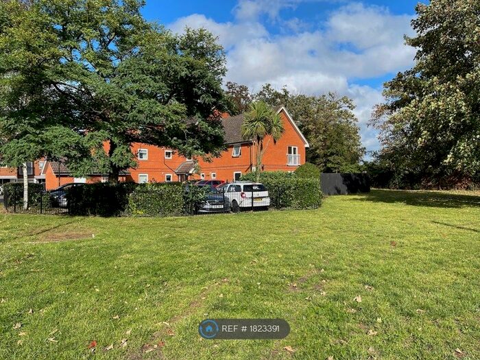 2 Bedroom Flat To Rent In Hammonds House, Staines-Upon-Thames, TW19