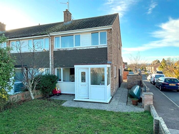 3 Bedroom End Terrace House For Sale In Spinney Close, Broadfields, Exeter, EX2