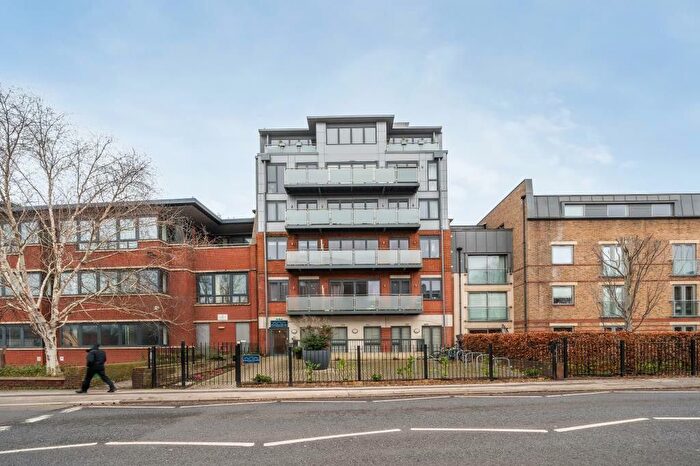 2 Bedroom Flat To Rent In Marlow Road, Maidenhead, Berkshire, SL6