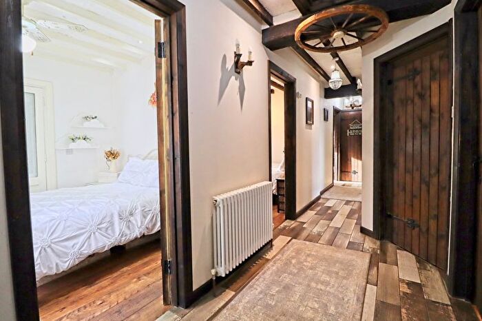 5 Bedroom Detached House For Sale In Wellington Avenue, Hullbridge, Hockley, SS5