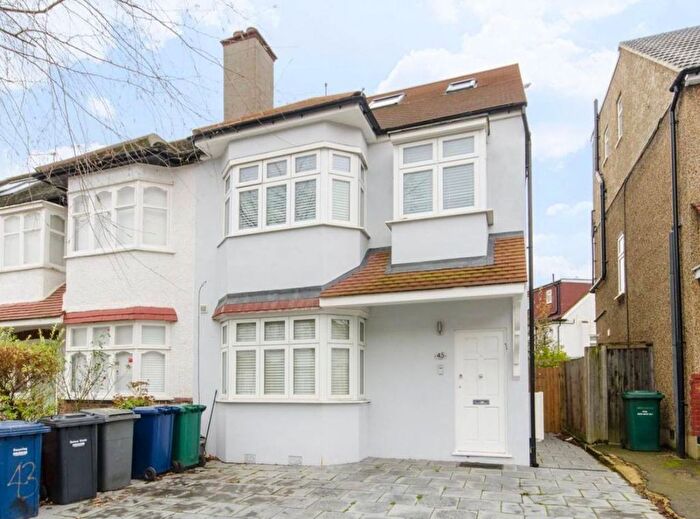 3 Bedroom Flat To Rent In Hale Grove Gardens, Mill Hill, NW7