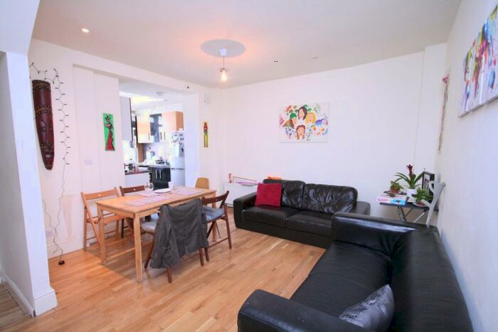 4 Bedroom Flat To Rent In Packington Street, Islington, N1