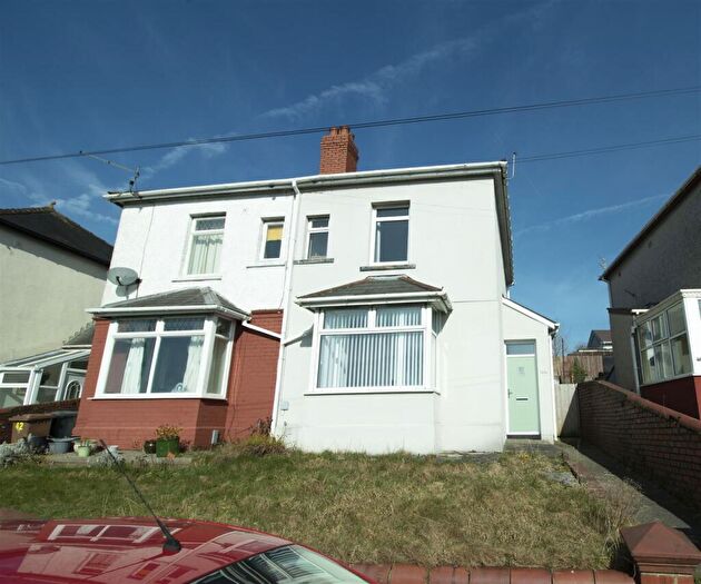 3 Bedroom Semi-Detached House For Sale In Newbridge Road, Pontllanfraith, Blackwood, NP12