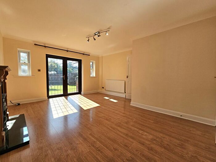 3 Bedroom Terraced House To Rent In Prospect Place, Bromley, BR2