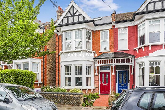 5 Bedroom House For Sale In Windsor Road, Palmers Green, N13