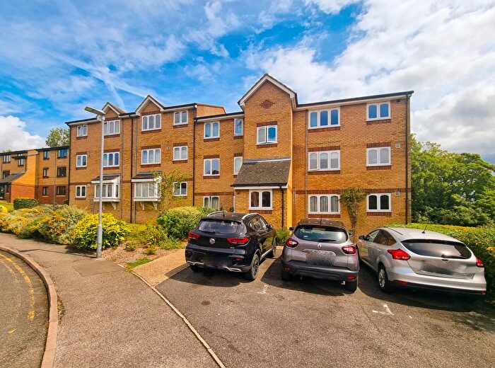 1 Bedroom Studio To Rent In Chiswell Court, Sandown Road, Watford, WD24