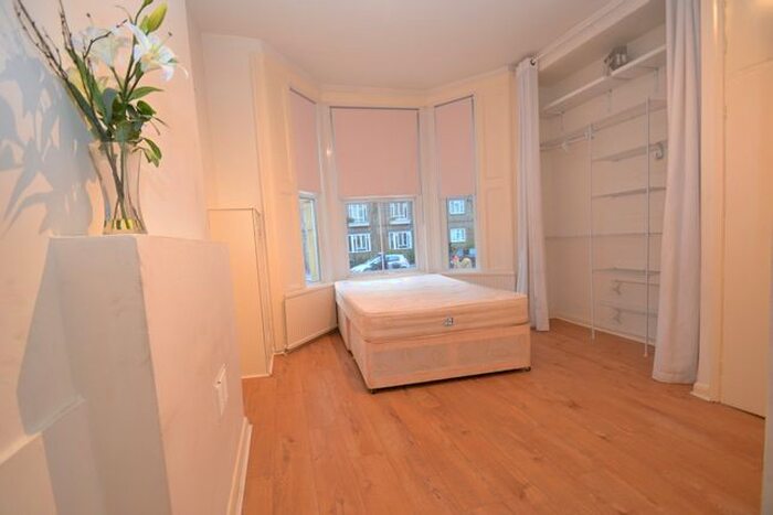 Studio To Rent In Ladbroke Grove, London, W10