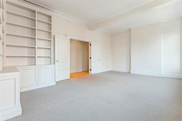 2 Bedroom Flat To Rent In Cadogan Square, London, SW1X