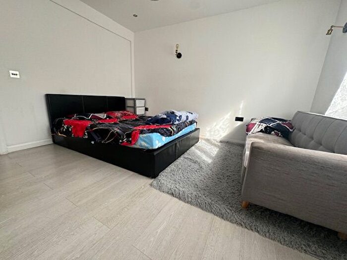 2 Bedroom Flat To Rent In Forest Lane, London, E7