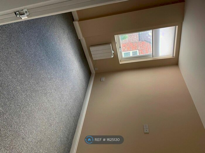 2 Bedroom Flat To Rent In Waterloo, Liverpool, L22