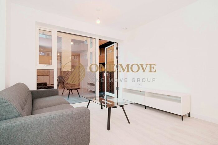 3 Bedroom Flat To Rent In East Acton Lane, London, Greater London, W3