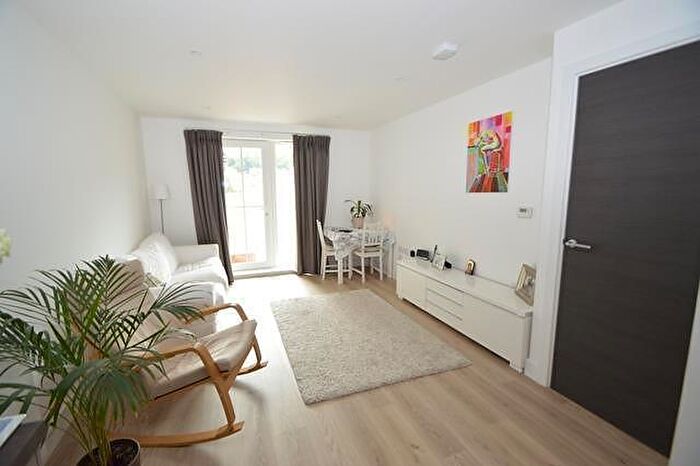 1 Bedroom Apartment For Sale In Bedroom Top Floor Apartment In Godalming, GU7