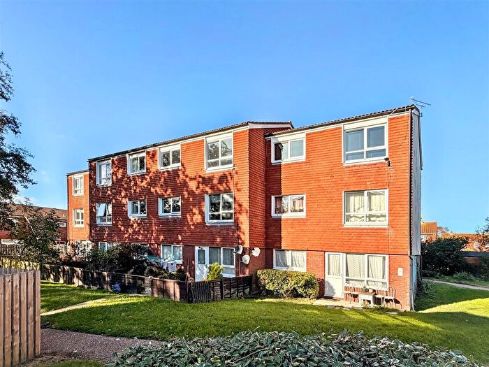 1 Bedroom Flat For Sale In Welbeck Close, Eastbourne, BN22