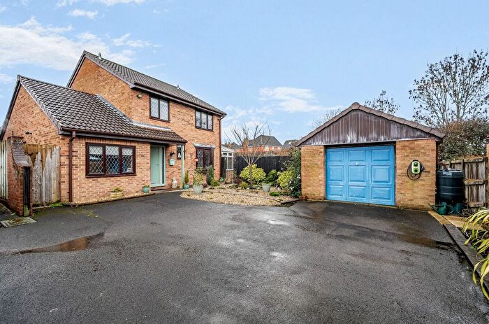 4 Bedroom Detached House For Sale In Clary Road, Swindon, Wiltshire, SN2