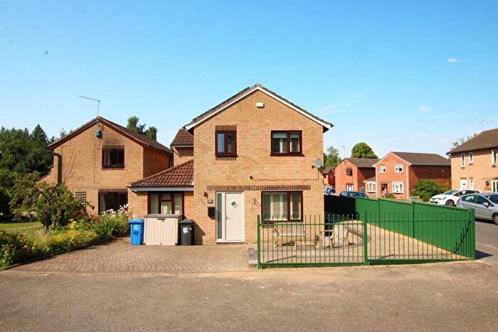 4 Bedroom Detached House For Sale In Walsingham Avenue, Kettering, NN15