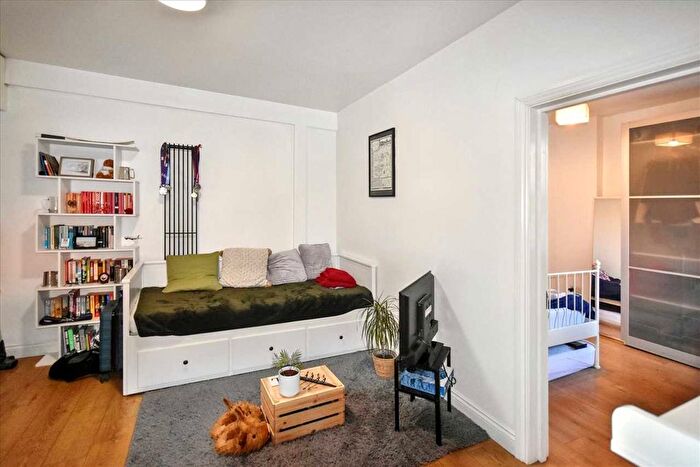 1 Bedroom Flat To Rent In Dewsbury Court, Chiswick, Chiswick, W4