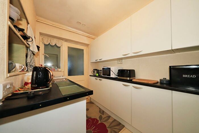 3 Bedroom Terraced House For Sale In Pembroke Avenue, Wolverhampton, West Midlands, WV2