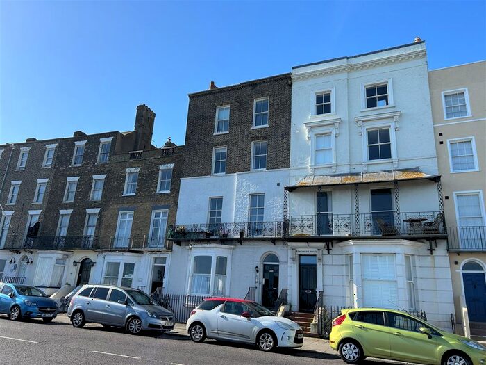 2 Bedroom Flat To Rent In Fort Crescent, Margate, CT9
