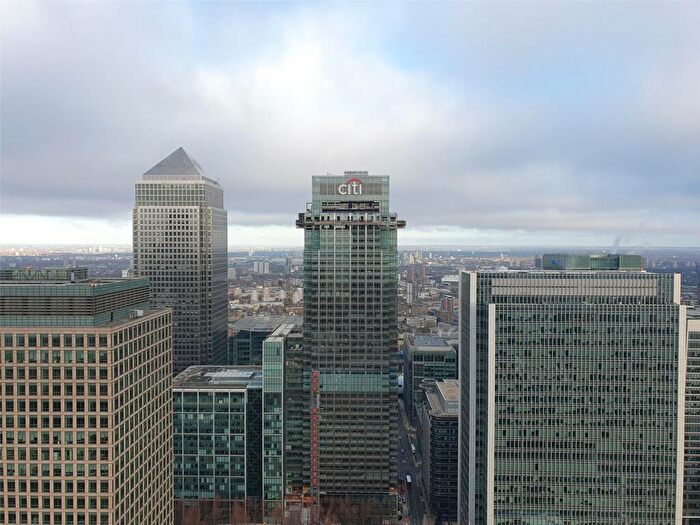 2 Bedroom Apartment To Rent In South Quay Plaza, Marsh Wall, London, E14