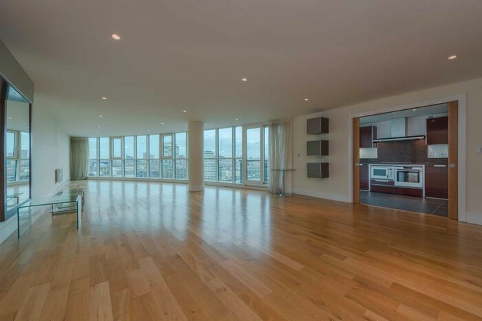3 Bedroom Flat To Rent In Hamilton House, St George Wharf, Vauxhall, London, SW8