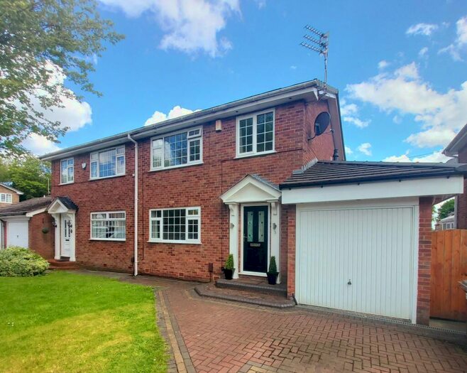3 Bedroom Semi-Detached House To Rent In Hilton Grove, Worsley, M28