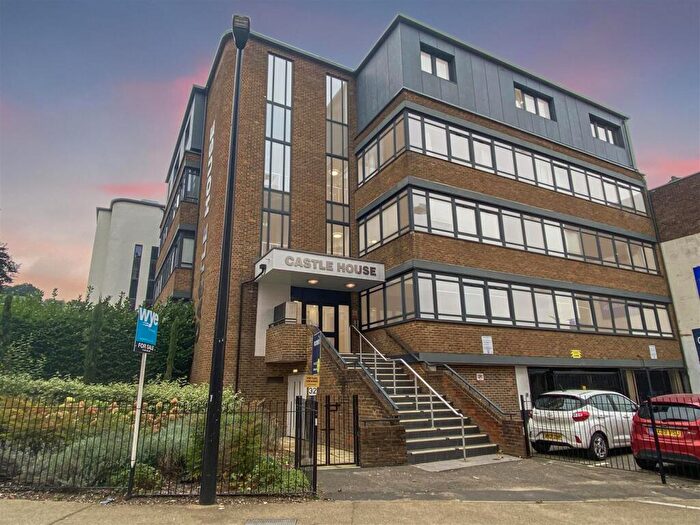 1 Bedroom Flat To Rent In Desborough Road, High Wycombe, HP11