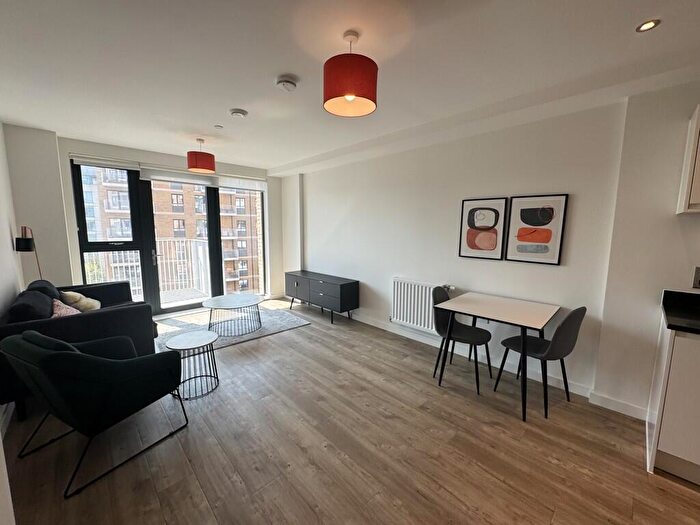 1 Bedroom Flat To Rent In Viscount House, Lakeside Drive Regency Heights, Park Royal, London, NW10