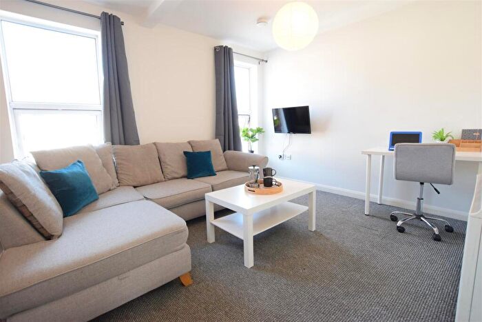 1 Bedroom Flat To Rent In Shakespeare Street - Student Apartment - /, LN5