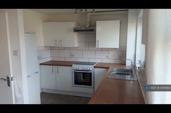 3 Bedroom Semi-Detached House To Rent In Sovereign Grove, Wembley, HA0