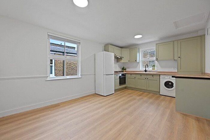2 Bedroom Maisonette To Rent In Oaklands Grove, London, W12
