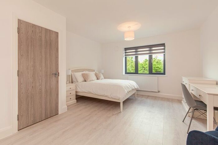 3 Bedroom Flat To Rent In High Street, Kidlington, OX5