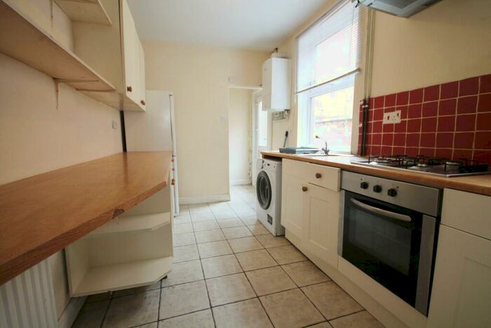 4 Bedroom Terraced House To Rent In Lorne Road, Clarendon Park, Leicester, LE2