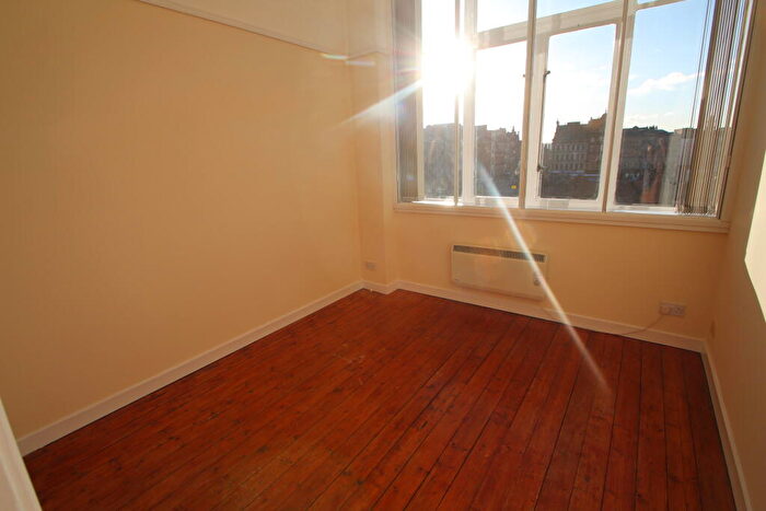 2 Bedroom Apartment To Rent In Candleriggs, Merchant City, G1