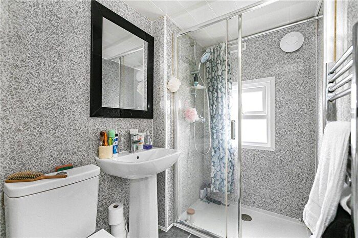 1 Bedroom Bungalow For Sale In Bourne Avenue, Penton Park, Chertsey, Surrey, KT16