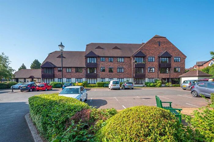 2 Bedroom Apartment For Sale In Chestnut Walk., Henley-In-Arden, B95