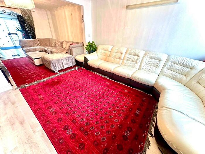 4 Bedroom Terraced House To Rent In Parkfield Avenue, Uxbridge, UB10