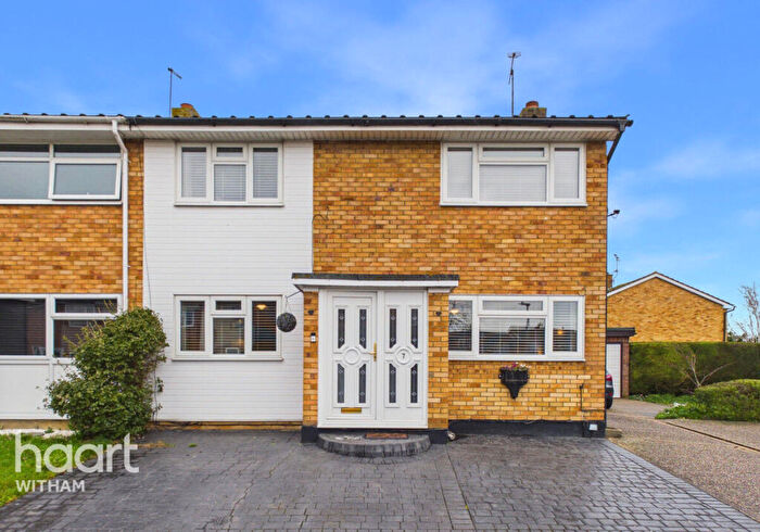 3 Bedroom End Of Terrace House For Sale In Larch Grove, Witham, CM8