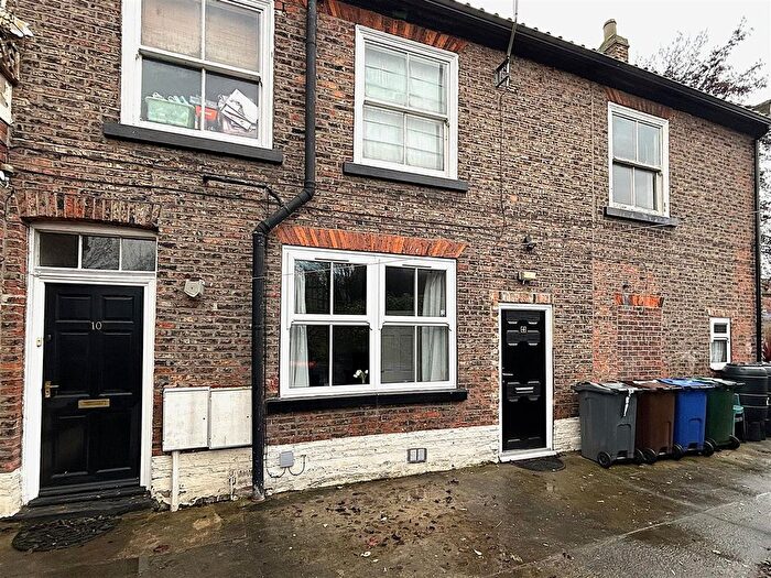 1 Bedroom Flat For Sale In Station Houses, Selby, YO8