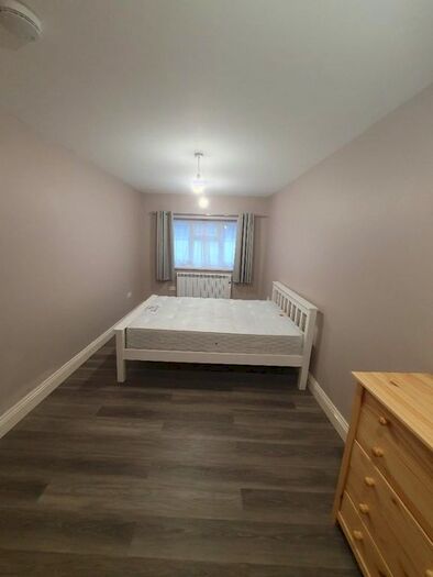 1 Bedroom Flat To Rent In High Road, London, N2