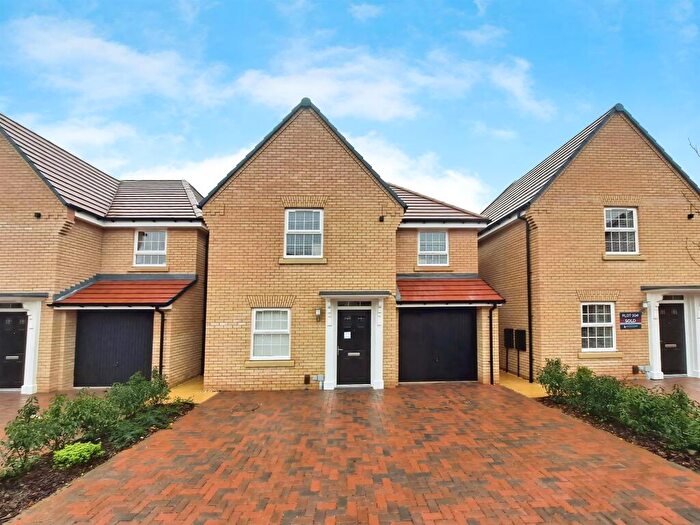 3 Bedroom Detached House For Sale In Lulworth Place, Hampton Beach, Peterborough, PE7