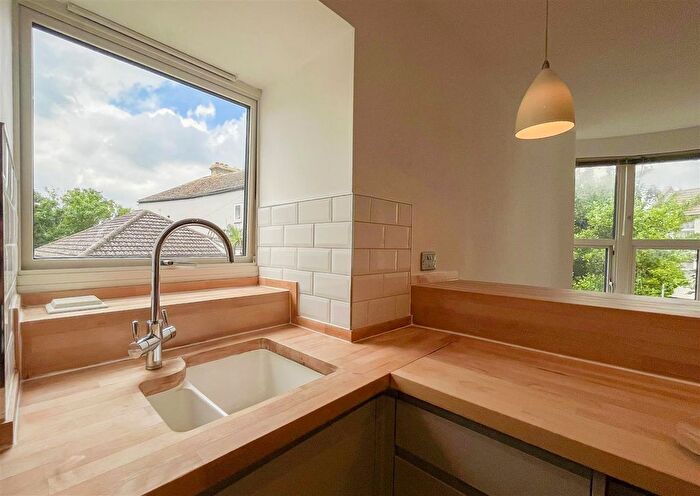 2 Bedroom Flat To Rent In Castle Hill Road, Hastings, TN34