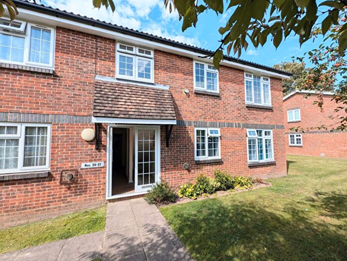 1 Bedroom Flat To Rent In Abbotsbury Court, Horsham, RH13