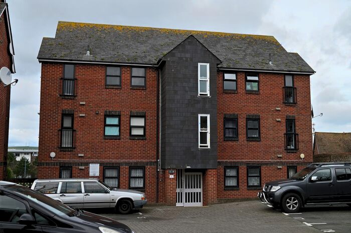 2 Bedroom Flat To Rent In Butchers Lane, Newhaven, BN9