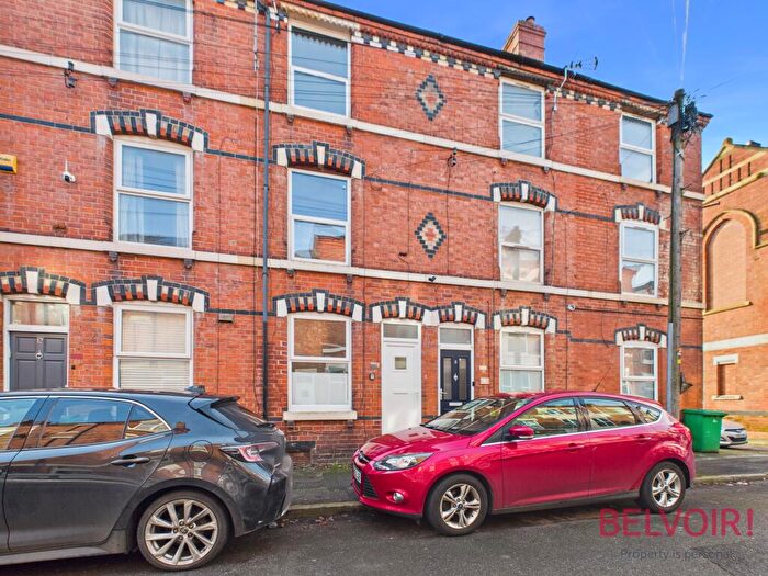 4 Bedroom Terraced House For Sale In Sherbrooke Road, Nottingham, NG5