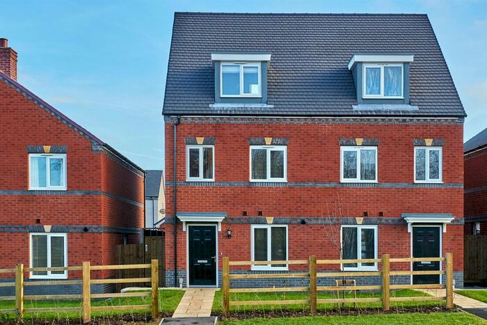 3 Bedroom Semi-Detached House To Rent In Deans Slade Drive, Lichfield, WS14