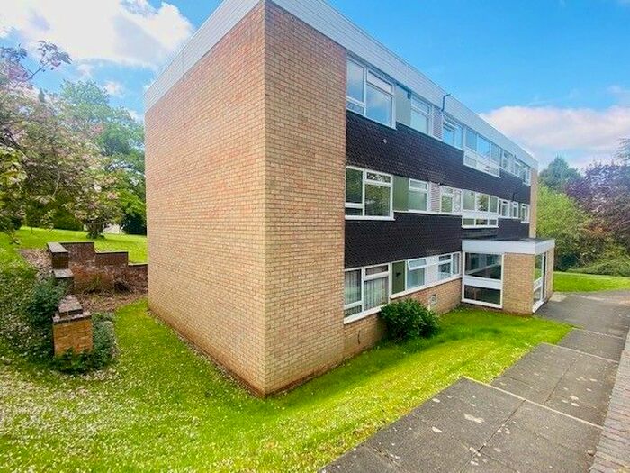 3 Bedroom Flat To Rent In Eaton Court, Sutton Coldfield, West Midlands, B74