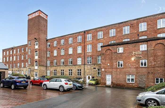 2 Bedroom Flat For Sale In Eyres Mill Side, Leeds, West Yorkshire, LS12