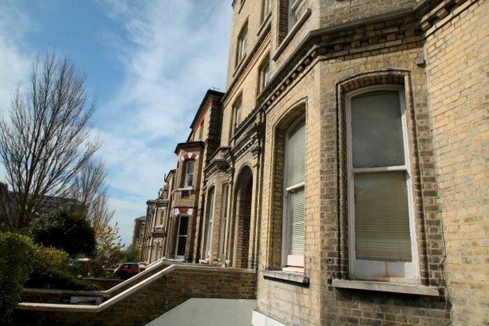 2 Bedroom Flat To Rent In Malvern House, Hove, BN3