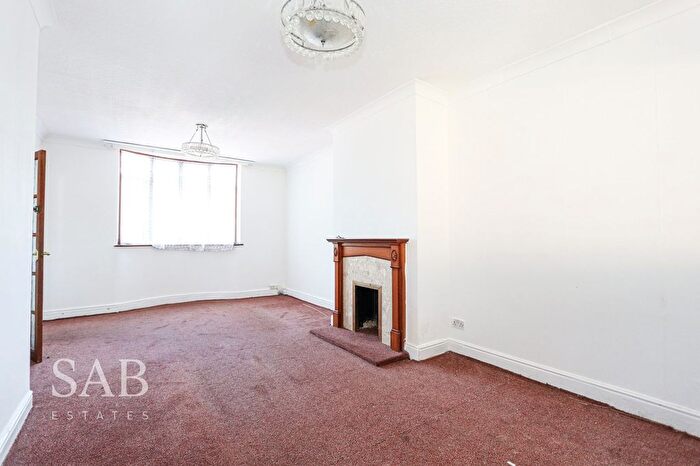 3 Bedroom Semi-Detached House To Rent In Kingsway, Hayes, UB3