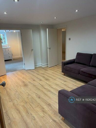 2 Bedroom Flat To Rent In Kirkside Road, London, SE3